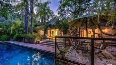 Actor Peter Gallagher and his wife, Paula owned a house in Brentwood, California.